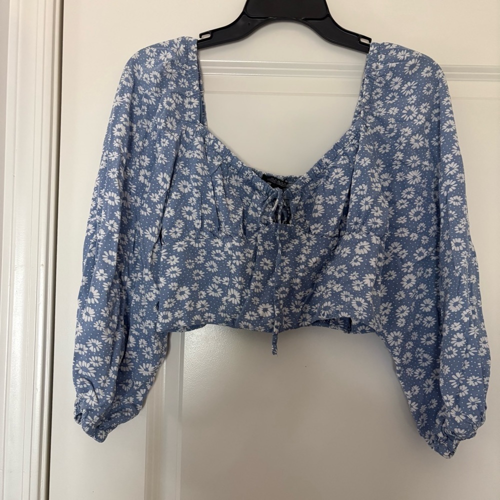 Wild Fable Women’s Blue Floral Long Sleeve Cropped Blouse - Picture 3 of 11
